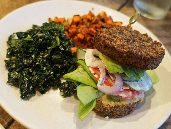 True Food Kitchen Burger 1,131 plates in 17 days: quinoa for every part of the plate True Food Kitchen Burger 1,131 plates in 17 days: quinoa for every part of the plate